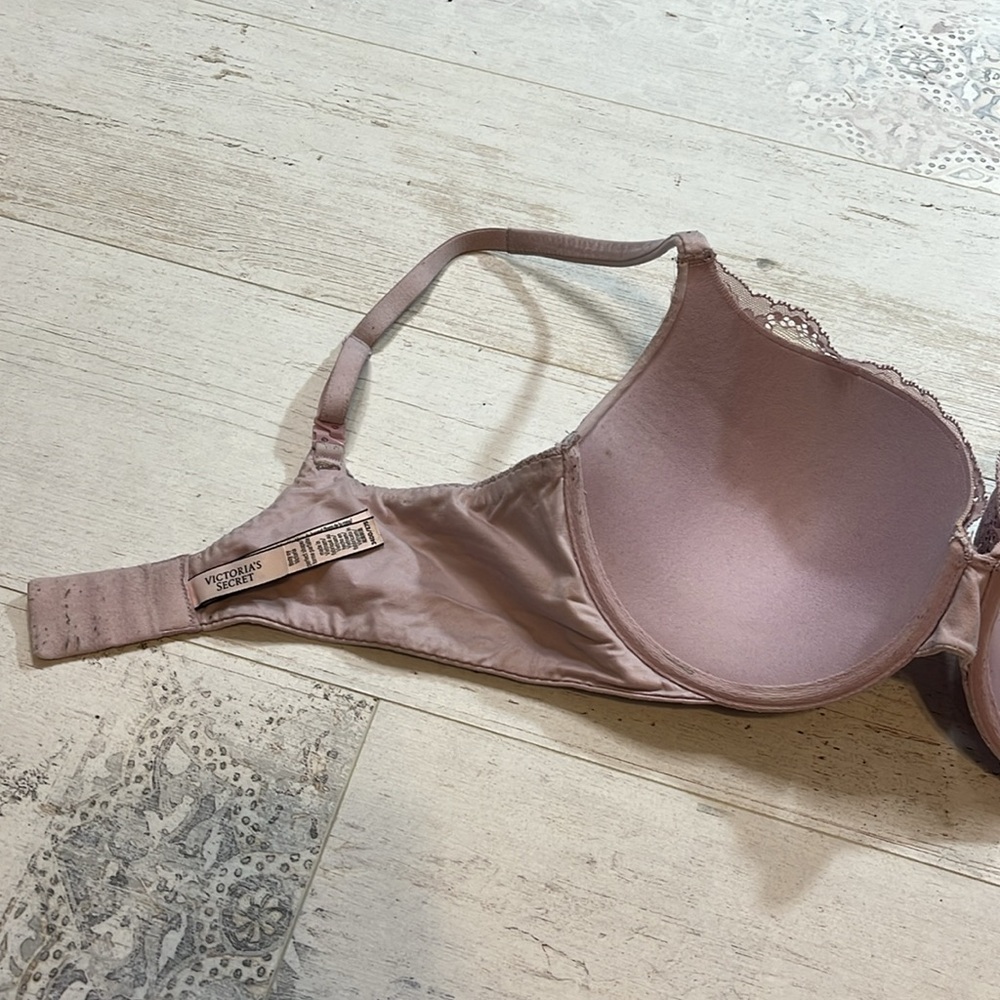 Victoria’s Secret Light Purple Lace Body by Victoria Perfect Shape Bra - Picture 7 of 8